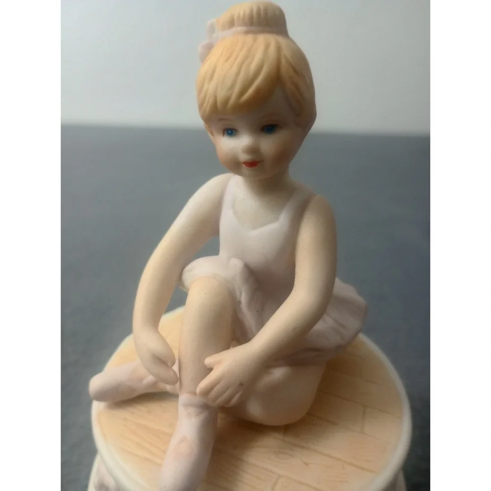 Willitts Spinning Music Box Porcelain Dance Ballerina Dance Song Vaughn Monroe